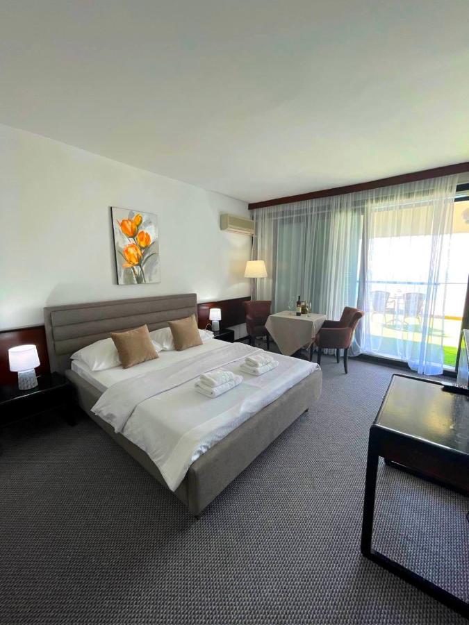 Corpus A - Hotel Albatros Ulcinj Eksteriør bilde