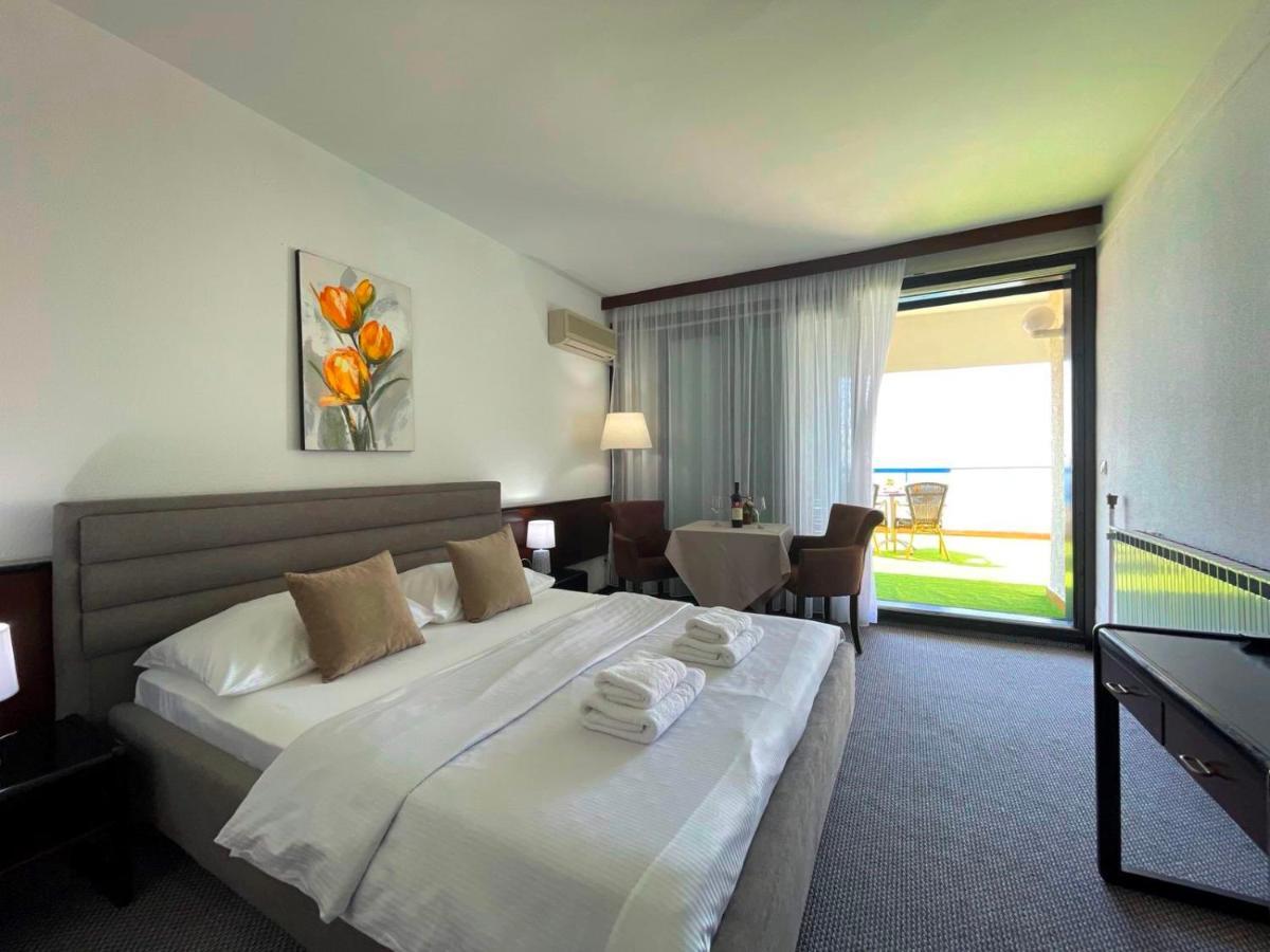 Corpus A - Hotel Albatros Ulcinj Eksteriør bilde